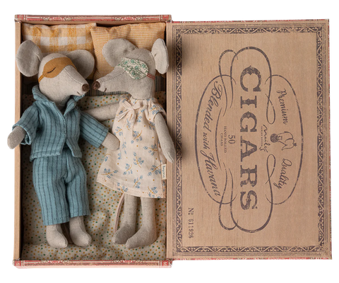 Mum & Dad Mice In Cigar Box - New 2025