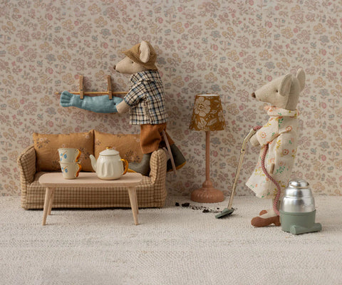 Coffee table, Mouse - Nature