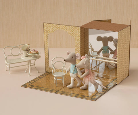 Ballet mice in dance studio, Little sister