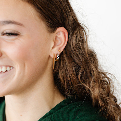 Checkered Huggie - 18k gold-plated