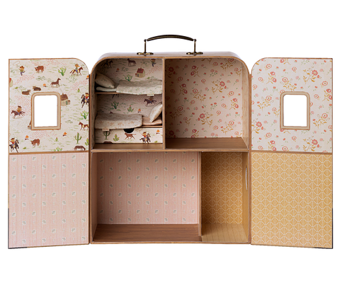 SuitCasa, Little Sister and Brother Mouse