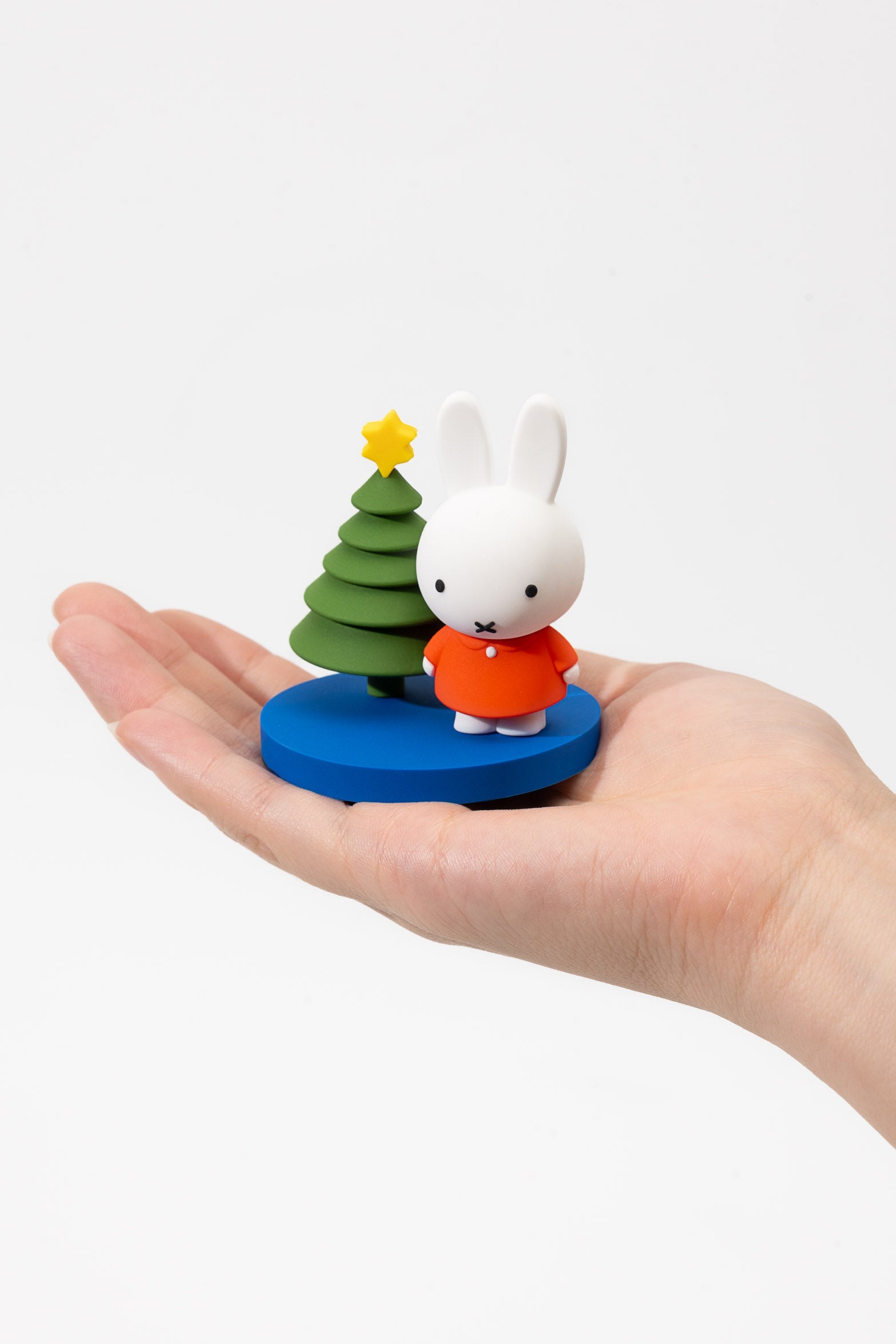 SMOKO MIFFY IN THE SNOW BLIND BOX FIGURE – Toy Division