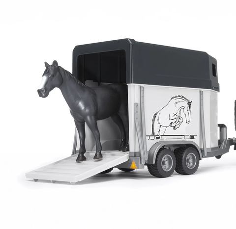 Land Rover Defender w/ Horse Trailer & Horse