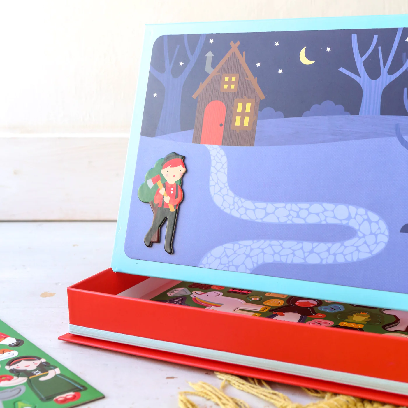 Petit Collage Gioco Magnetico Da Viaggio, 2 Sfondi E 47 Pezzi, Foresta E Collina, Per Bambini 3+ Anni